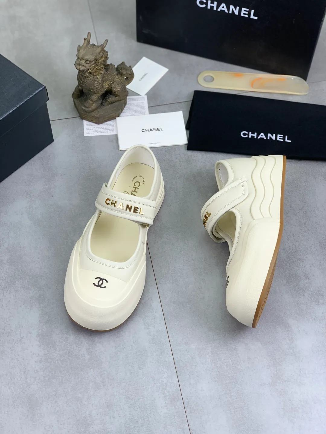 Men's men's shoes 💰P562 new high quality Chanel 25k spring counter new top quality [proud] This boot is really a lucky star for small people, thick sole 5cma more refined rhombus, slim legs, the key is very comfortable upper foot: imported cowhide lining: sheepskin lining outsole: genuine molded tpu outsole ~ 5cm heel height Color: 3️⃣ colors available Size: 35-40 (41 made to order, non-refundable)